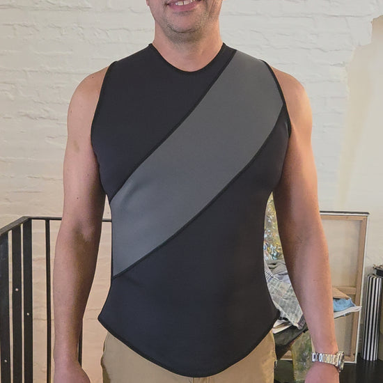 This is a large.  I'm 6'1" and 184kgs